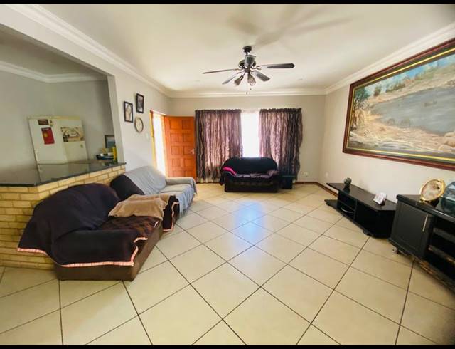 4 BEDROOM HOUSE FOR SALE IN SOUTH HILLS